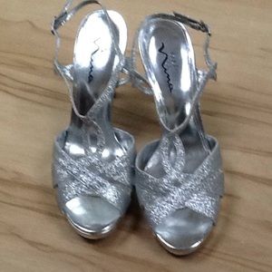 Sandales Argentées à Talons Hauts Glitter Nina - Pointure 37 (7 US) - Style Métal Et Paillettes
